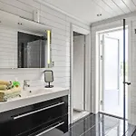 Leilighet 1 Bedroom Kitchen And Bathroom - Non Smoking