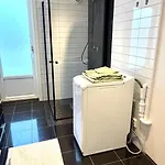 1 Bedroom Kitchen And Bathroom - Non Smoking *